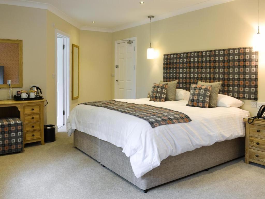 Roseberry House Panzió Newcastle Emlyn Kültér fotó