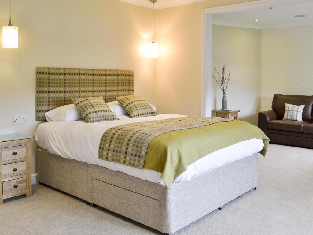 Roseberry House Panzió Newcastle Emlyn Kültér fotó