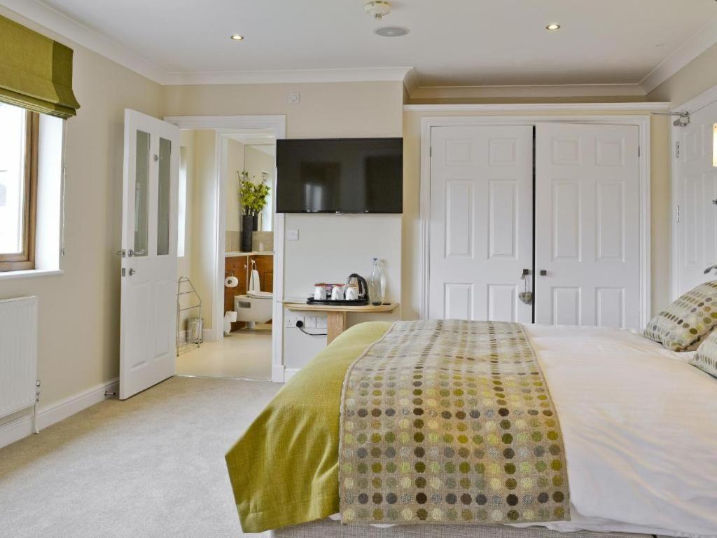 Roseberry House Panzió Newcastle Emlyn Kültér fotó