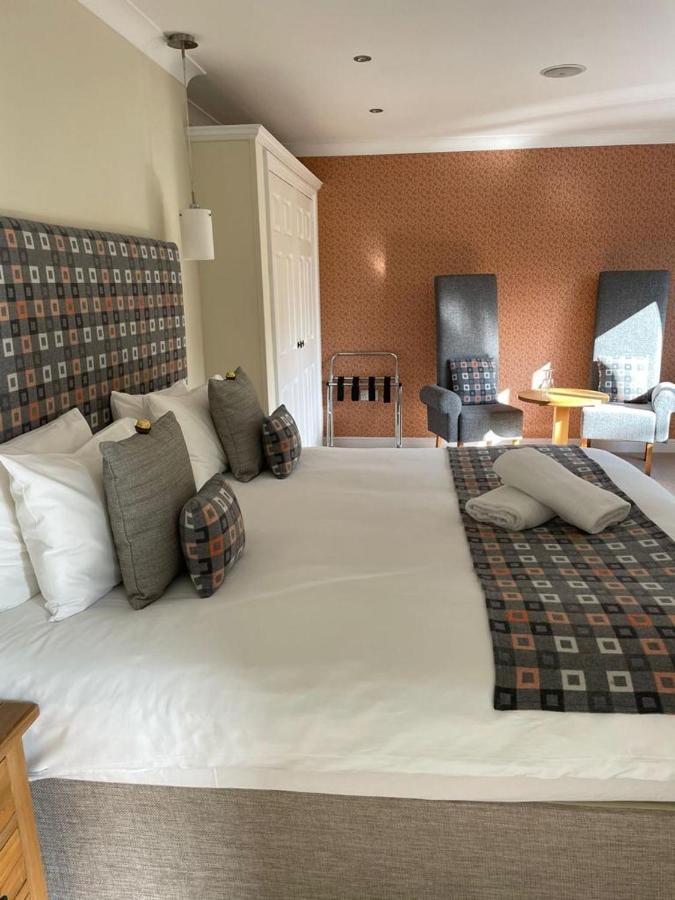 Roseberry House Panzió Newcastle Emlyn Kültér fotó